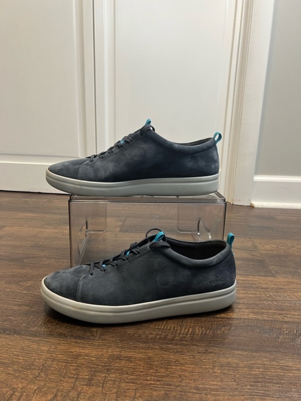 Vionic Women’s Aura Paisley Nubuck Sneakers Size 11 Color Navy
